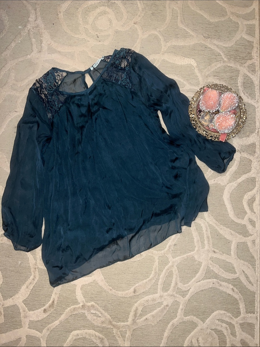 NWT🇮🇹🌷NICOLE🌷🇮🇹Dark green silk lace shoulder long sleeve blouse